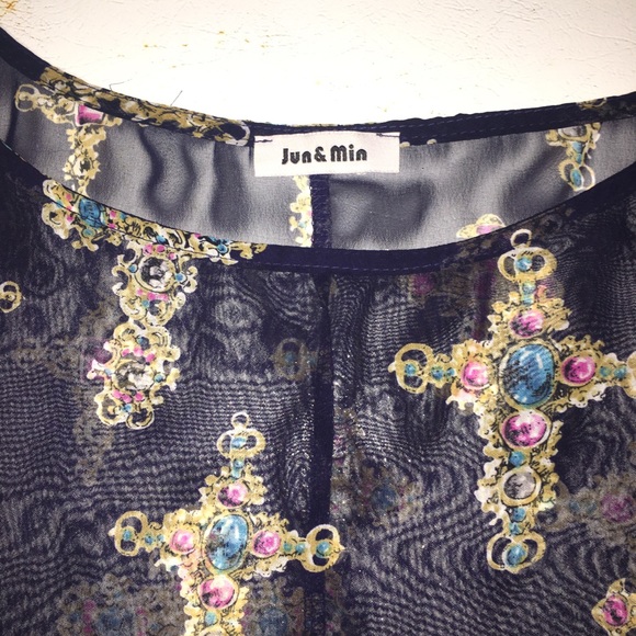 Jun & Min Cold Shoulder Blouse - Picture 2 of 5